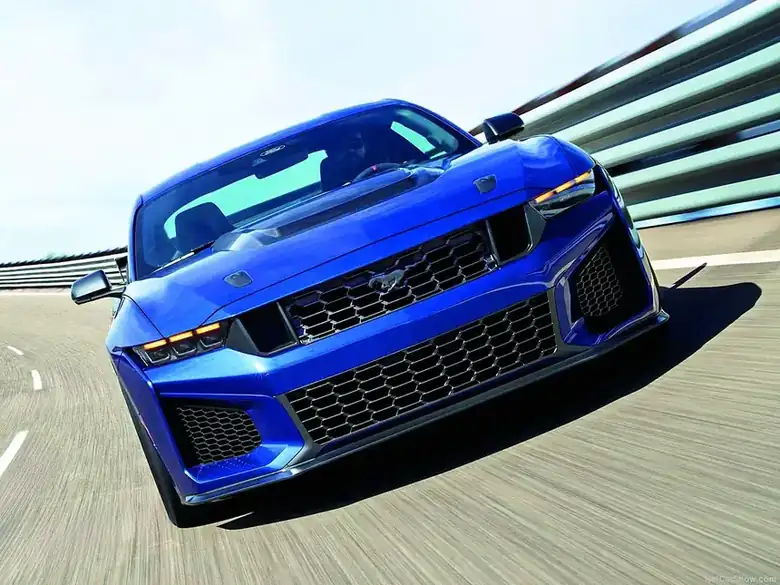 El V8 5.2 de compresor supera los 800 CV: una declaración de principios mientras la industria reduce cilindros.