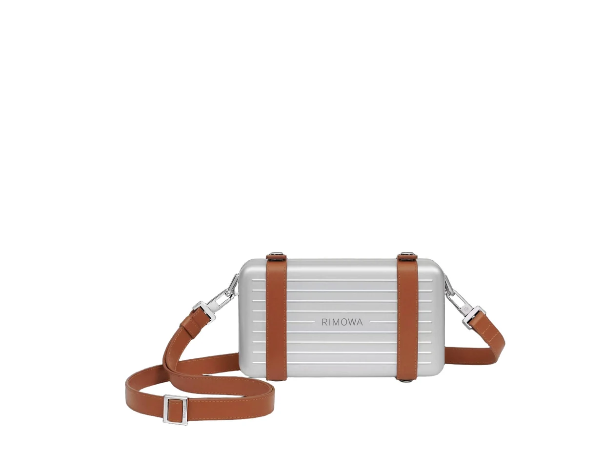 La colección Personal de Rimowa: bandolera de aluminio ranurado, el aluminio que aprendió a viajar ligero.