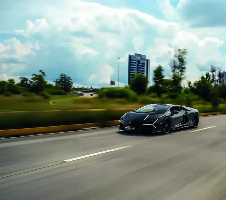 Lamborghini Revuelto 2025 · Negro mate